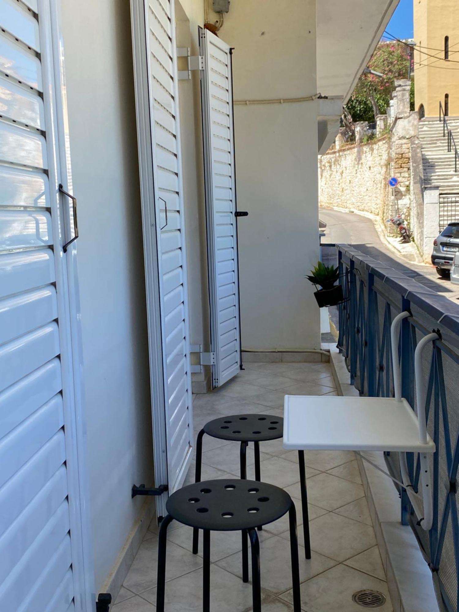 Irinis Apartment In Kalamata Exterior photo